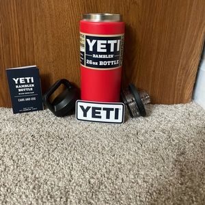 NWT Yeti 26OZ Bottle Chug Cap Red